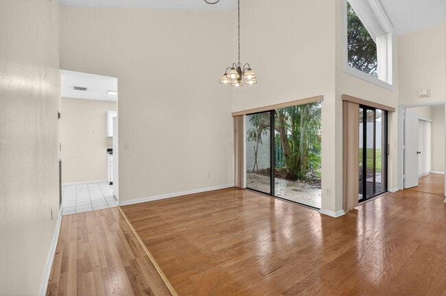 Building Photo - 6130 Aloma Ln