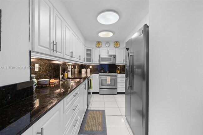 Building Photo - 9511 Collins Ave