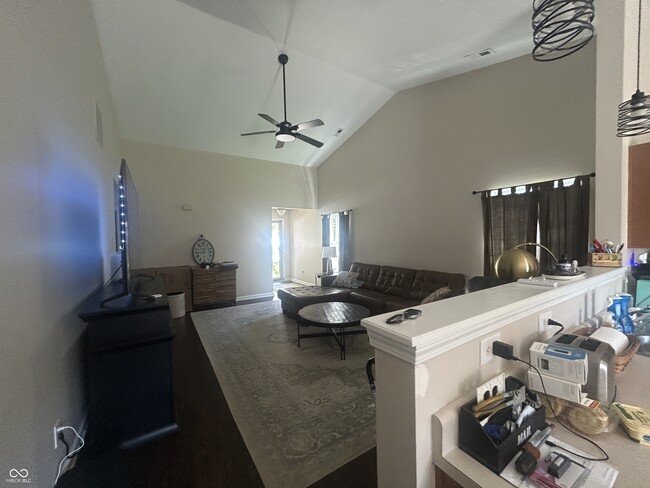 Building Photo - 720 Bluff Creek Dr