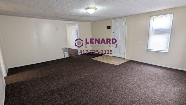 Building Photo - 446 N Claud Ave