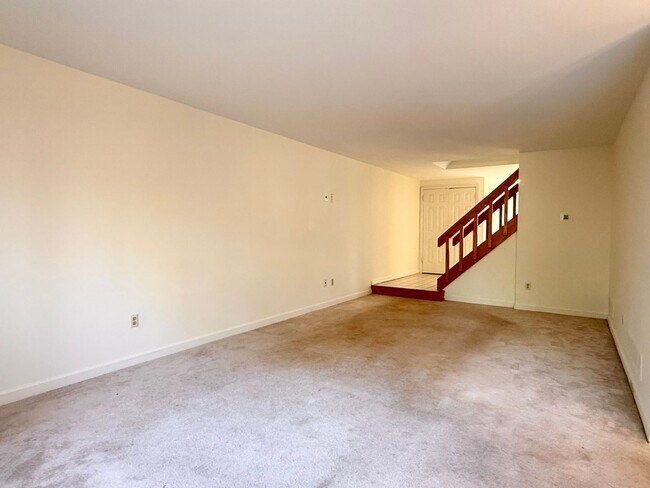 Building Photo - 71 Oak Knoll Dr