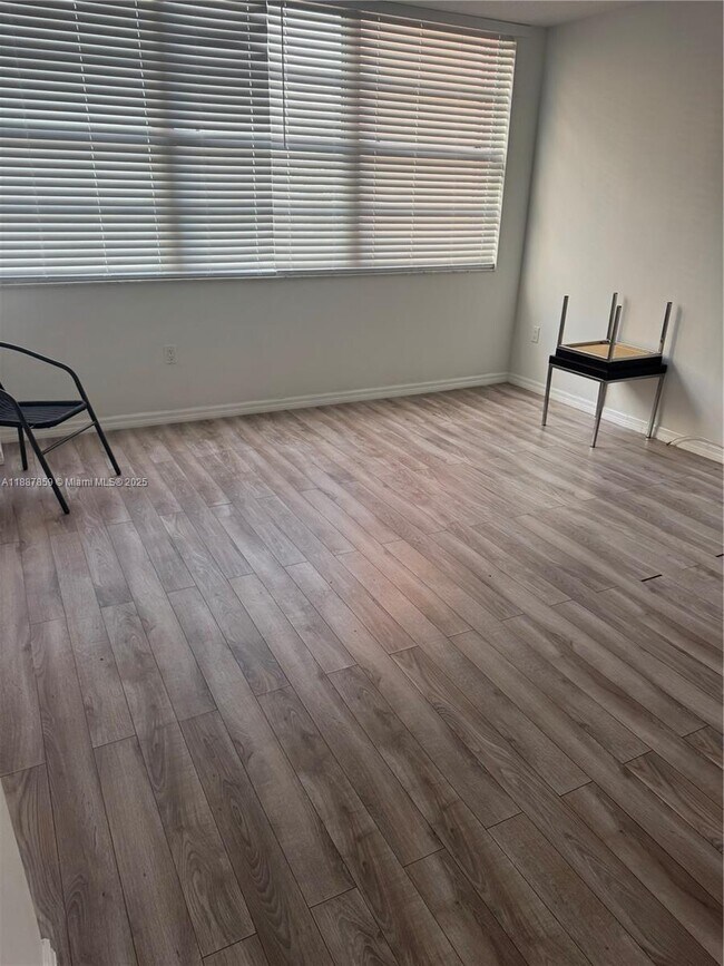 Building Photo - 1301 NE Miami Gardens Dr