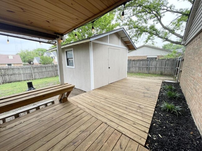Building Photo - 403 Justice Dr
