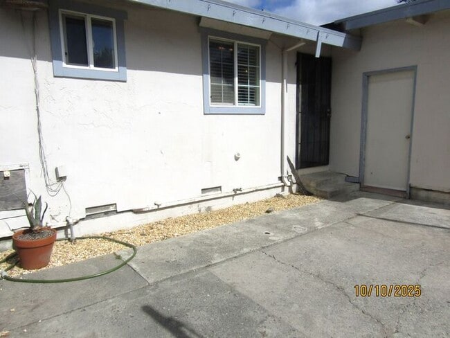 Building Photo - Charming 2 Bed 2 Bath Duplex in Rural Seba...