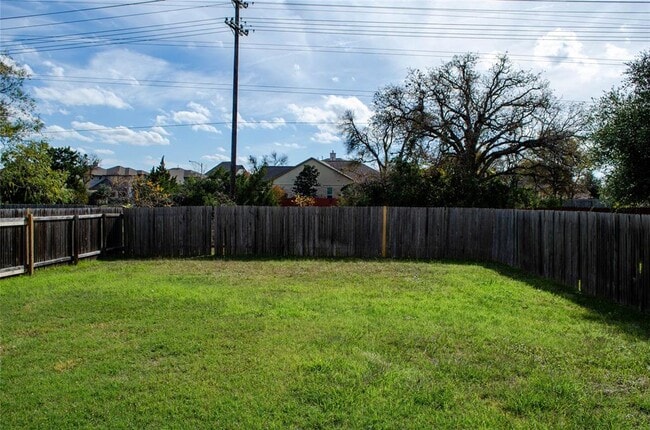 Building Photo - 14213 Willow Tank Dr