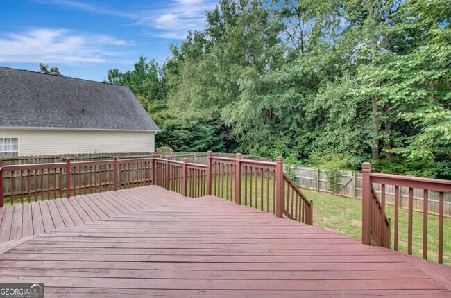 Building Photo - 77 Crescent St