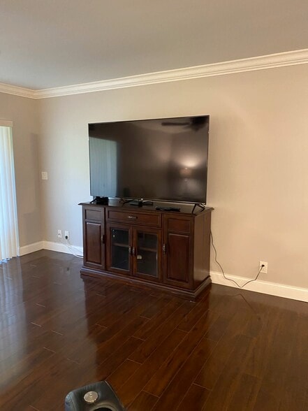 Smart TV in Living room - 123 Deer Creek Blvd