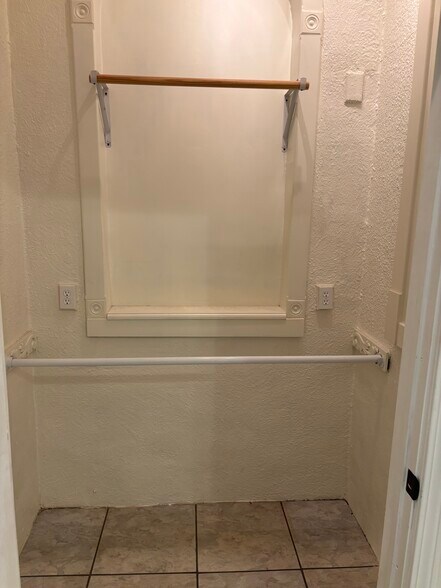 Master BR walk in closet - 437 W Magnolia Ave