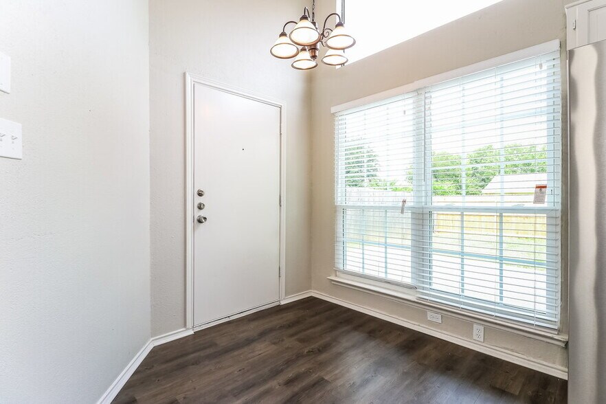 Building Photo - 2618 Butterfield Dr
