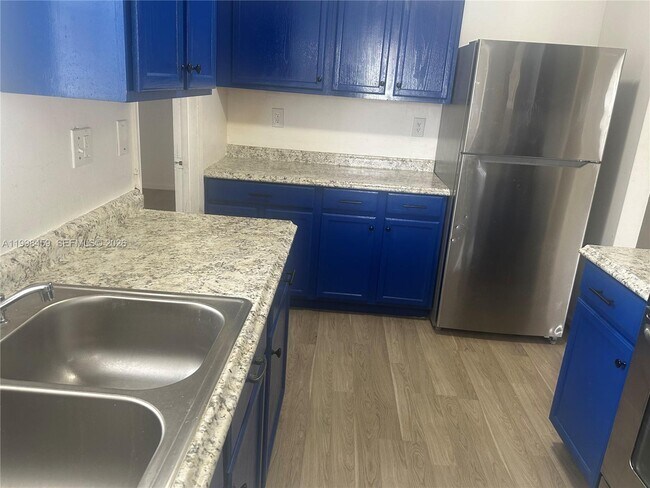 Building Photo - 1139 Freshwater Lakes Dr