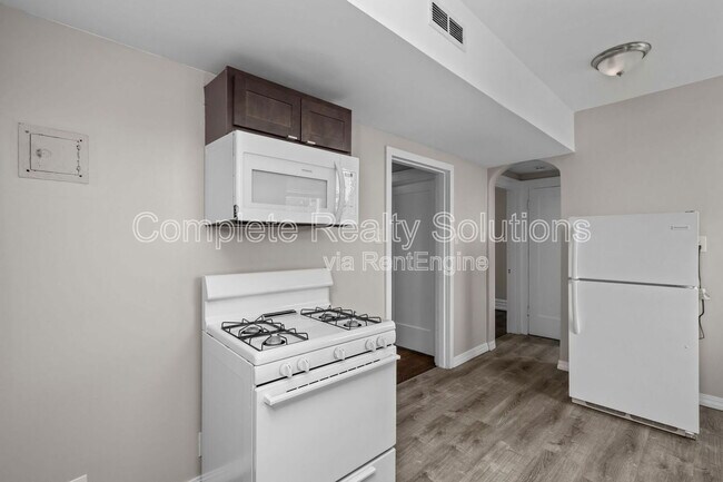Building Photo - 4905 Winona Ave