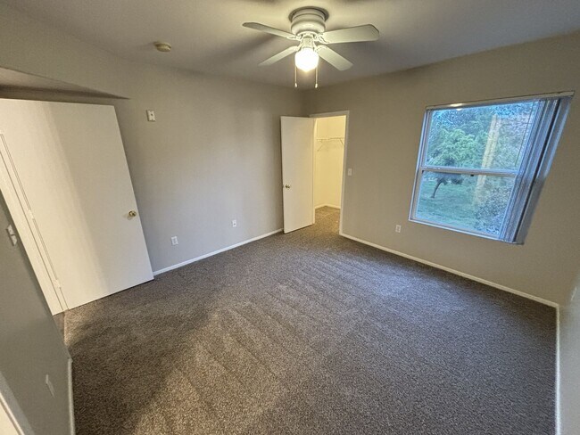 Building Photo - Beautiful 1Bed/1Bath/1Car 2nd floor Condo located in the beautiful Tuscano Gated Community!