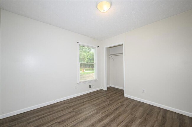 Building Photo - 2100 Whitebluff Way