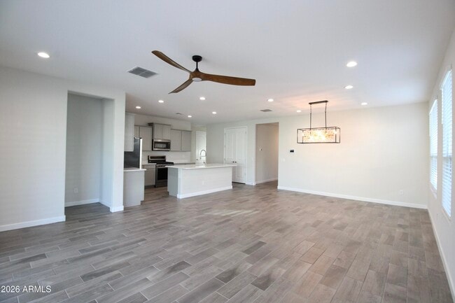 Building Photo - 38184 W Santa Monica Ave