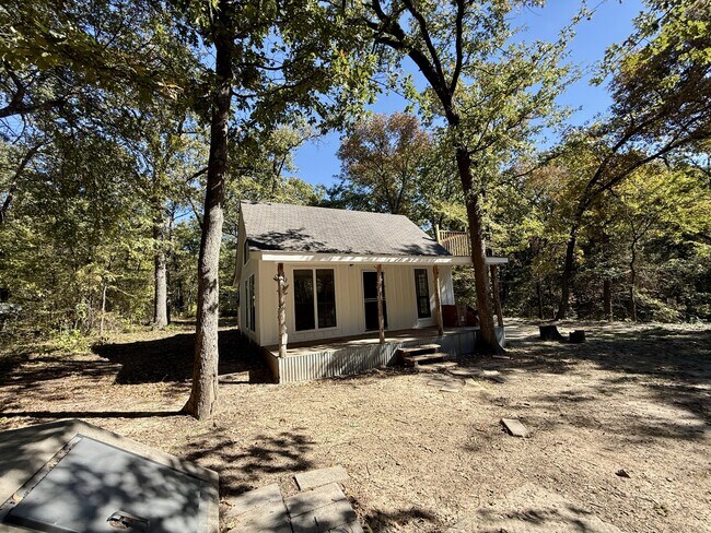 Building Photo - 535 Woodlawn Dr