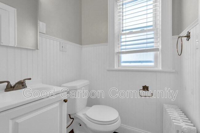 Building Photo - 176 Richmond Ave