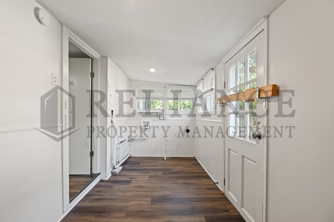 Building Photo - 301 N Spruce St