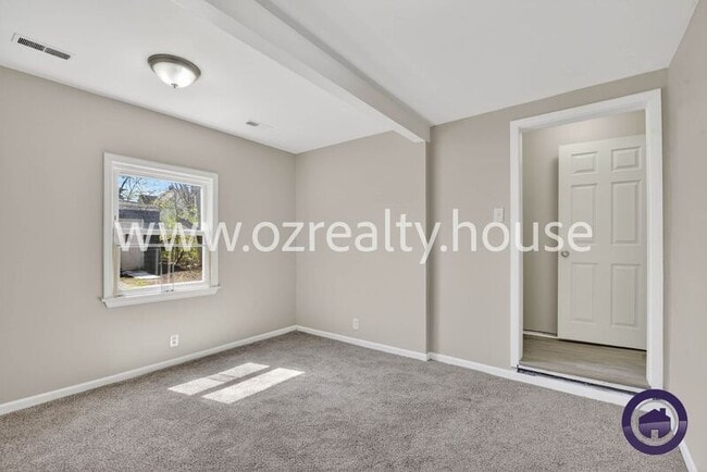 Building Photo - 160 Bronson Ave