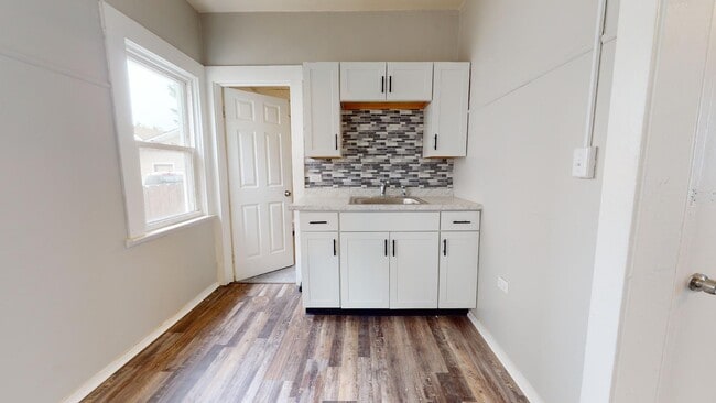 Building Photo - Old Brooklyn - 4 Bedroom Single Family Home