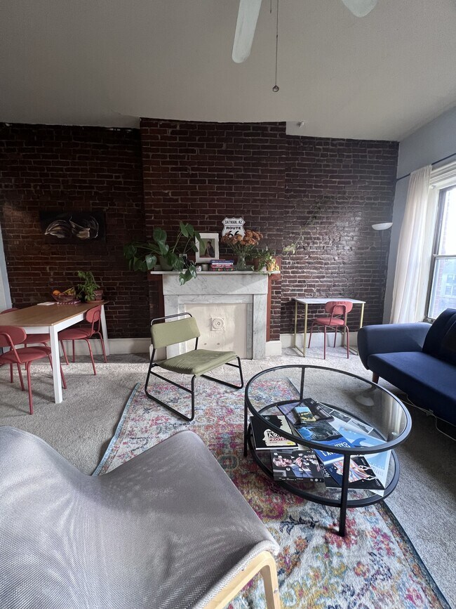 Building Photo - 656 Tremont St