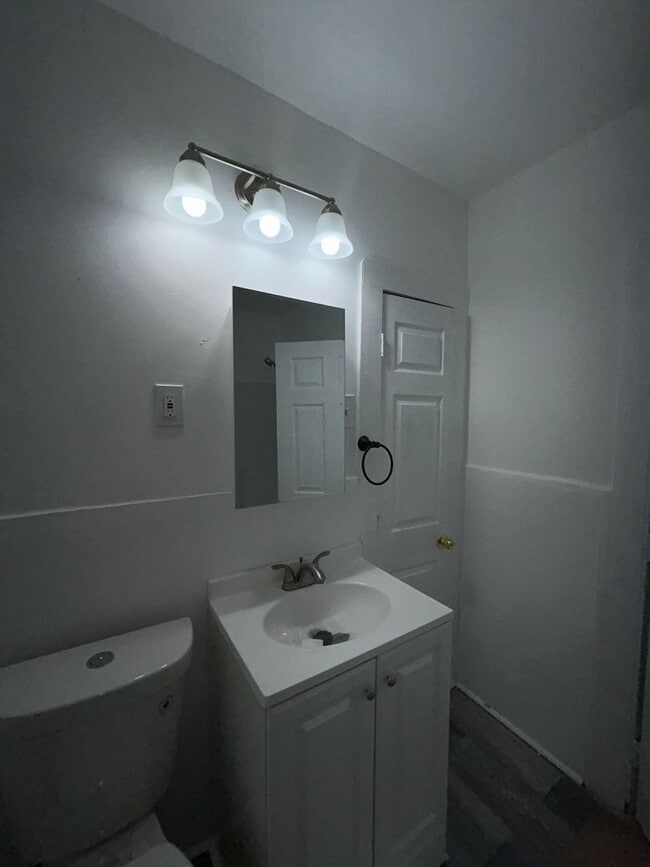 Building Photo - 3 BD / New renovation CO