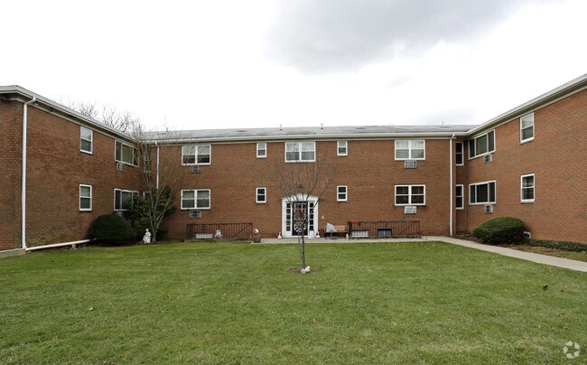 Building Photo - 575 Jewett Ave