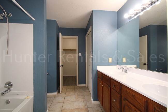 Building Photo - Perfect Four-Bedroom!