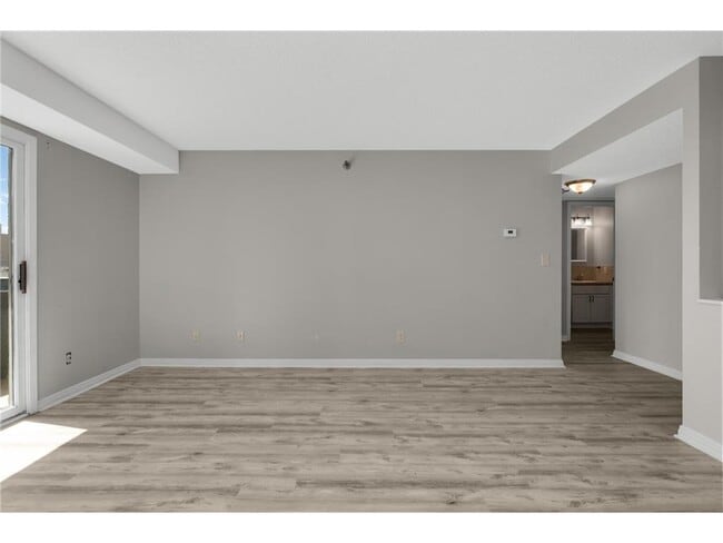 Building Photo - 66 9th St E