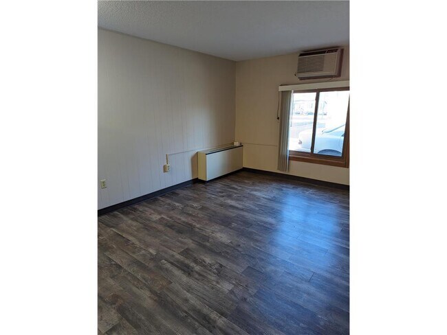 Building Photo - 200 S 4th St