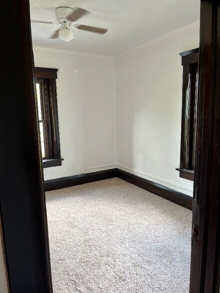 Building Photo - 315 9th St NE