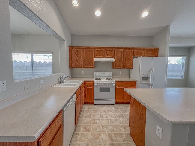 Building Photo - 6552 Playa De Carmen Way