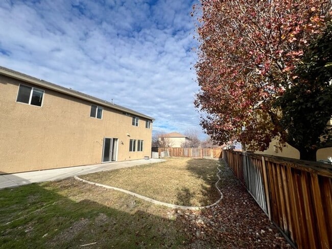 Building Photo - Four Bedroom South Reno Two Story Home with Washer/Dryer