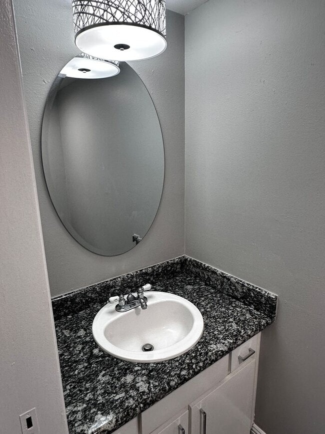 Building Photo - Charming 2-Bedroom Condo with Fireplace & ...