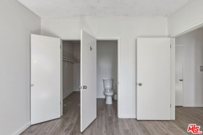 Building Photo - 11746 Goshen Ave