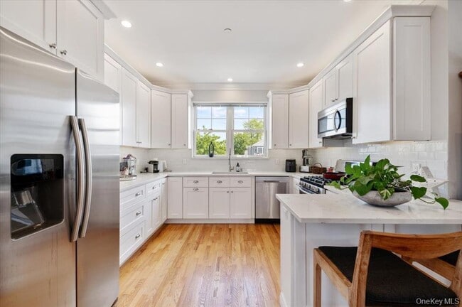 Building Photo - 545 E Fulton St