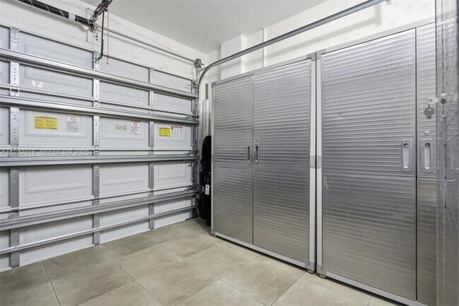 Building Photo - 10246 NW 57th Terrace