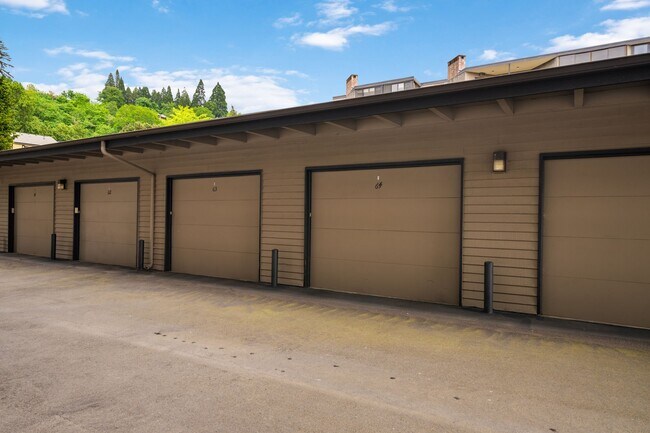 Building Photo - 5535 E Evergreen Blvd