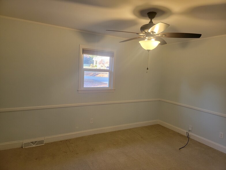 Building Photo - 100 Browning Dr