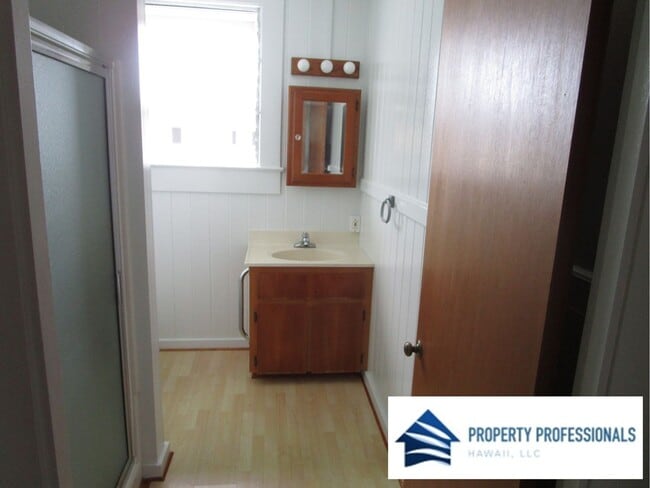 Building Photo - Newly Renovated home in Hilo