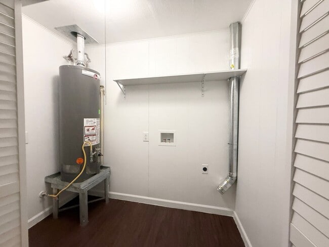 Building Photo - Beautiful and Spacious 4/1 Near Northside Elementary!