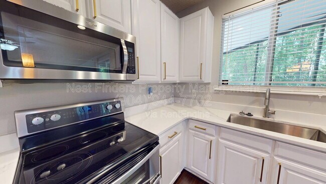 Building Photo - 1063 Collinswood Dr W