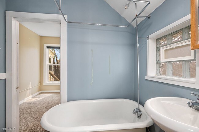 Building Photo - 2 br, 1 bath Apartment - 1002 Jackson St NW