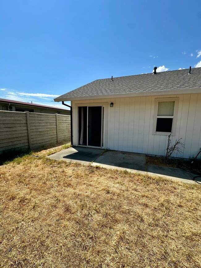 Building Photo - Well maintained 3 Bedroom Home in Willow G...