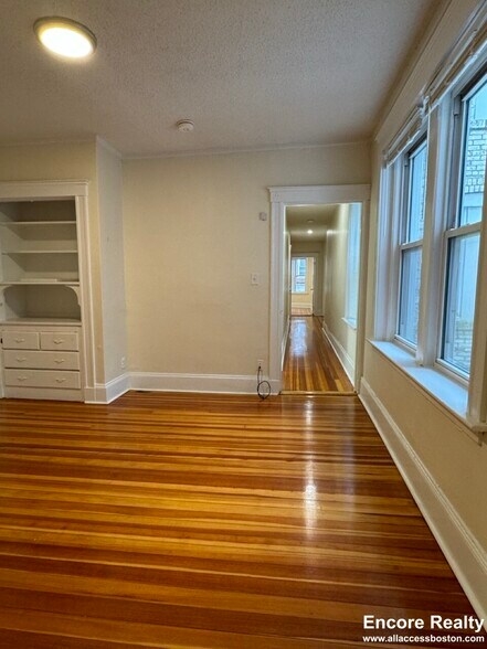 Building Photo - 9 Barrows St