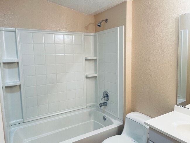 Building Photo - Charming 2-Bedroom in Candler with Large Y...