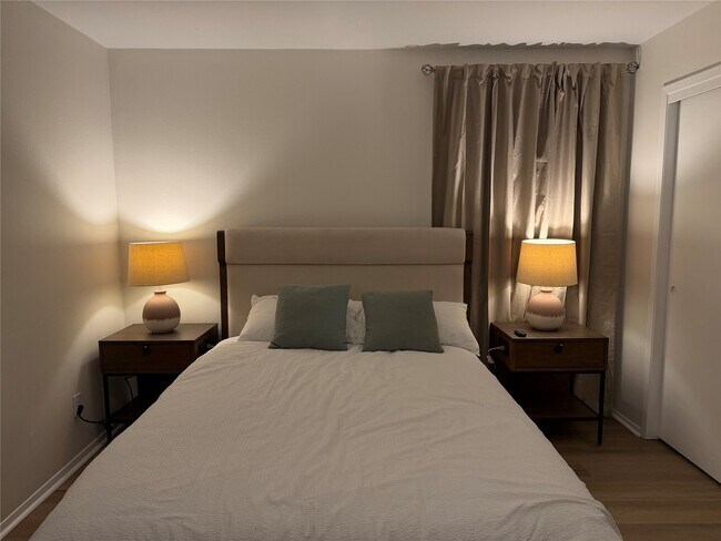 Building Photo - 2012 Brun St