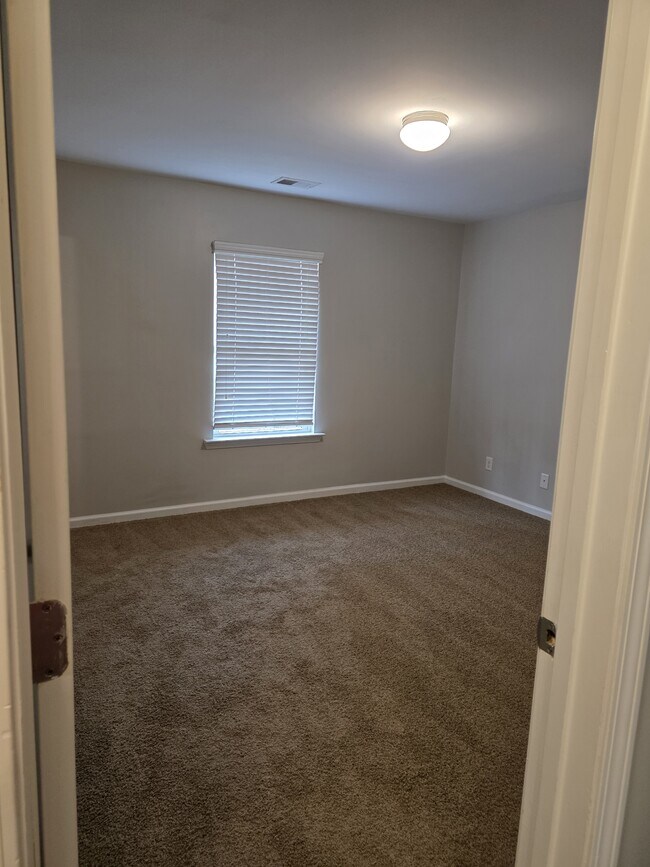 Building Photo - 132 Neva Ave