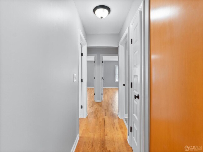 Building Photo - 348 1st St