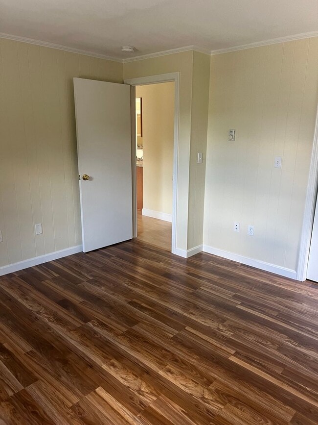 Building Photo - Great location in Kittery