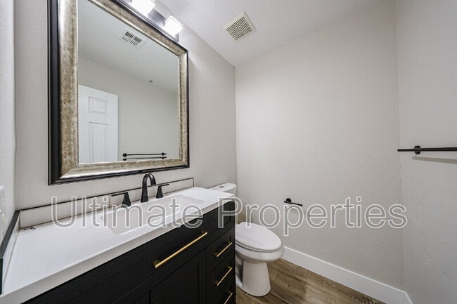 Building Photo - 6033 E Smokehouse Trail